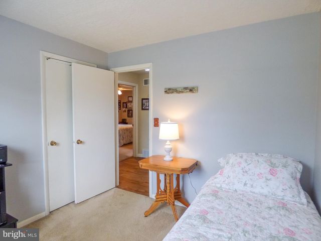 4325 PINEWOOD LN, York, PA 17402