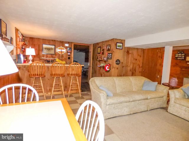 4325 PINEWOOD LN, York, PA 17402
