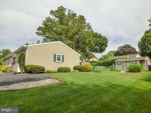 4325 PINEWOOD LN, York, PA 17402