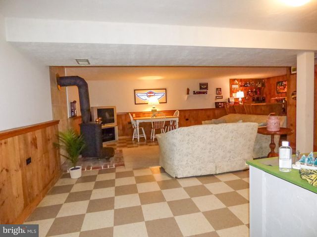 4325 PINEWOOD LN, York, PA 17402