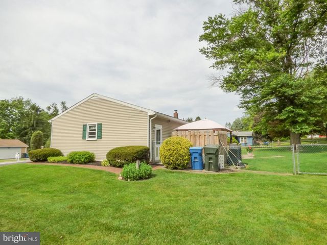 4325 PINEWOOD LN, York, PA 17402