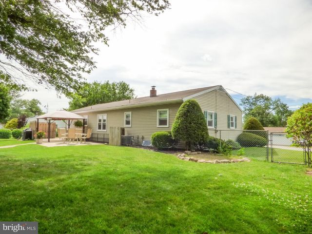 4325 PINEWOOD LN, York, PA 17402