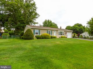4325 PINEWOOD LN, York, PA 17402