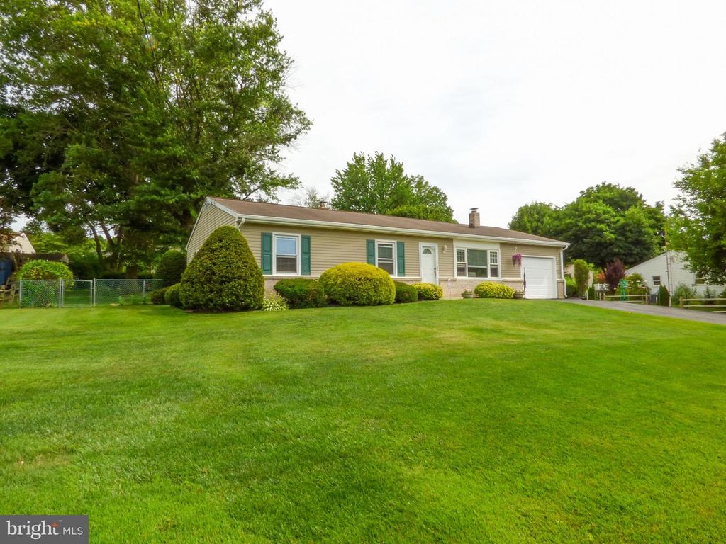 4325 PINEWOOD LN, York, PA 17402