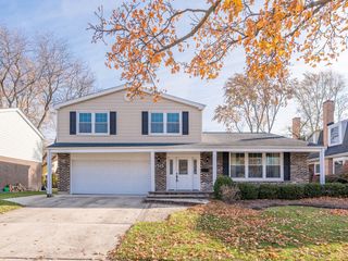 1515 S Kaspar Avenue, Arlington Heights, IL 60005