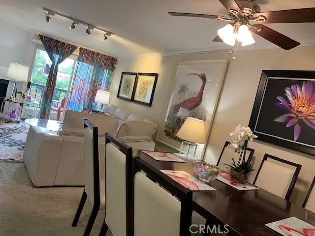 21520 Burbank 211, Woodland Hills, CA 91367