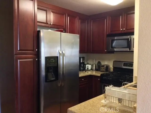 21520 Burbank 211, Woodland Hills, CA 91367