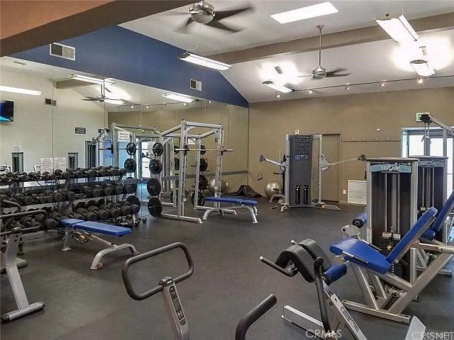 21520 Burbank 211, Woodland Hills, CA 91367
