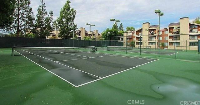 21520 Burbank 211, Woodland Hills, CA 91367