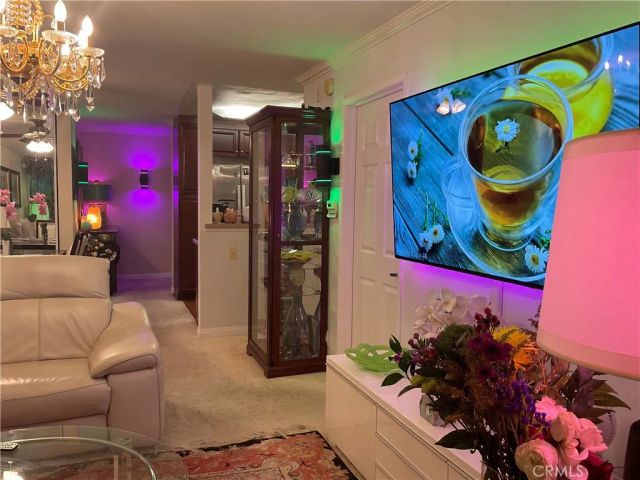 21520 Burbank 211, Woodland Hills, CA 91367