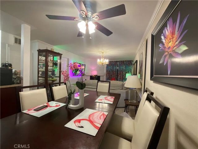 21520 Burbank 211, Woodland Hills, CA 91367