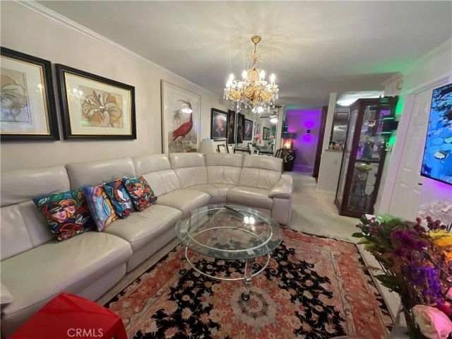 21520 Burbank 211, Woodland Hills, CA 91367