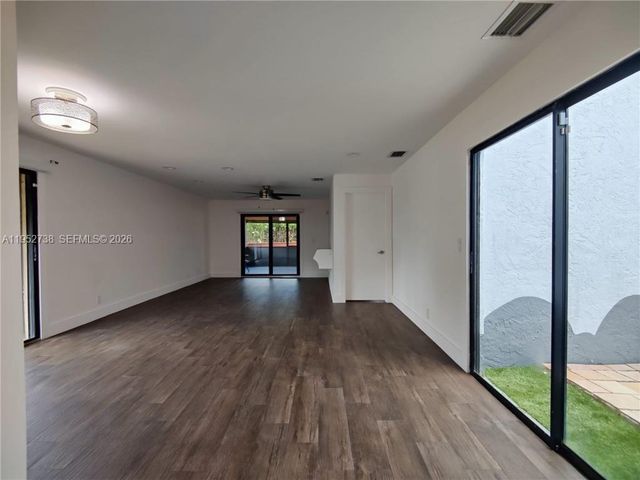 5201 SW 31st Ave 102, Dania Beach, FL 33312