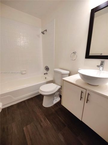 5201 SW 31st Ave 102, Dania Beach, FL 33312