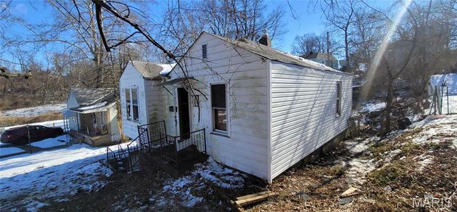 8834 Tyrell Drive, St Louis, MO 63136