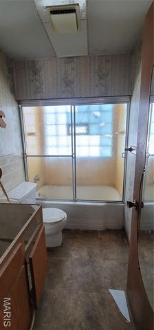 8834 Tyrell Drive, St Louis, MO 63136