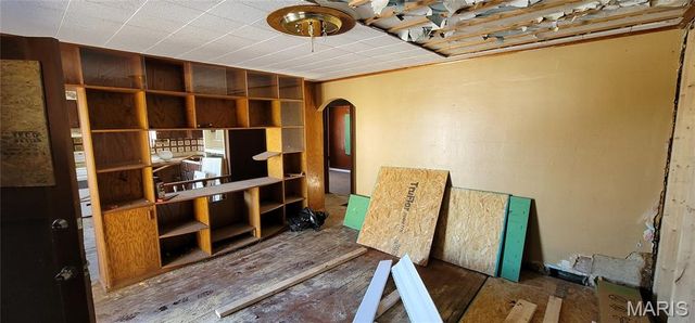 8834 Tyrell Drive, St Louis, MO 63136