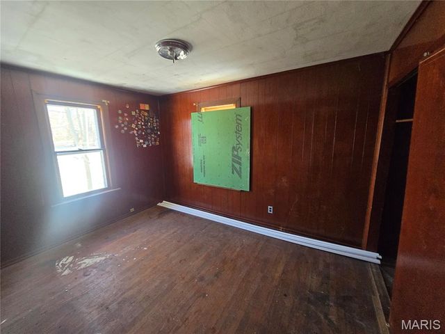 8834 Tyrell Drive, St Louis, MO 63136