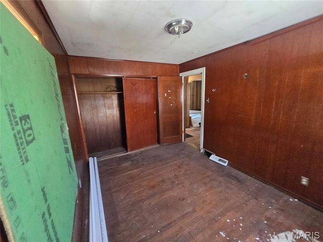 8834 Tyrell Drive, St Louis, MO 63136