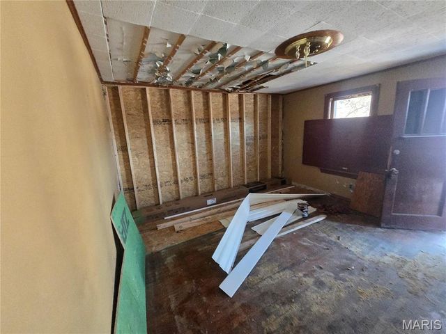 8834 Tyrell Drive, St Louis, MO 63136