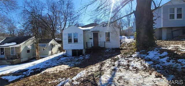 8834 Tyrell Drive, St Louis, MO 63136