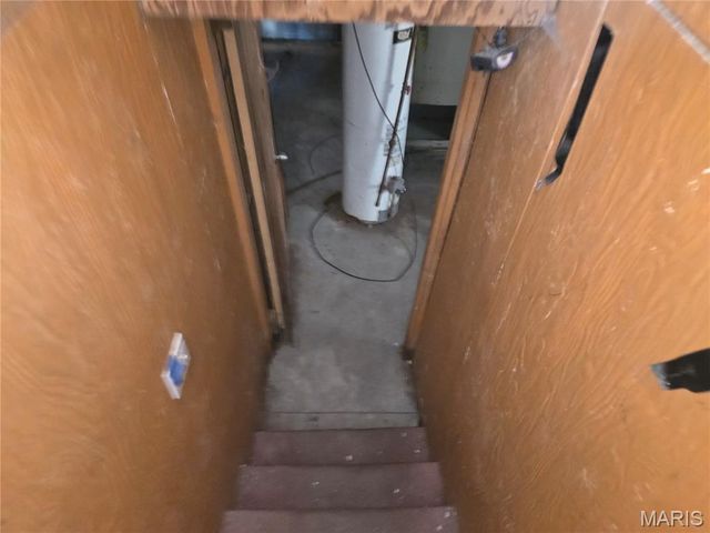 8834 Tyrell Drive, St Louis, MO 63136