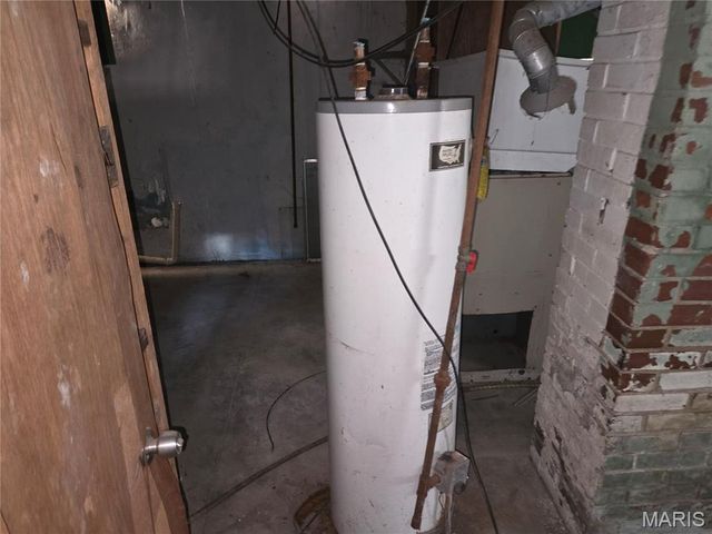 8834 Tyrell Drive, St Louis, MO 63136