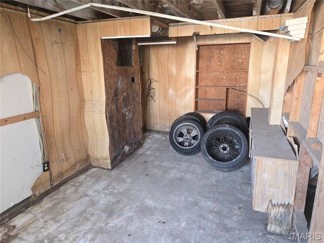 8834 Tyrell Drive, St Louis, MO 63136