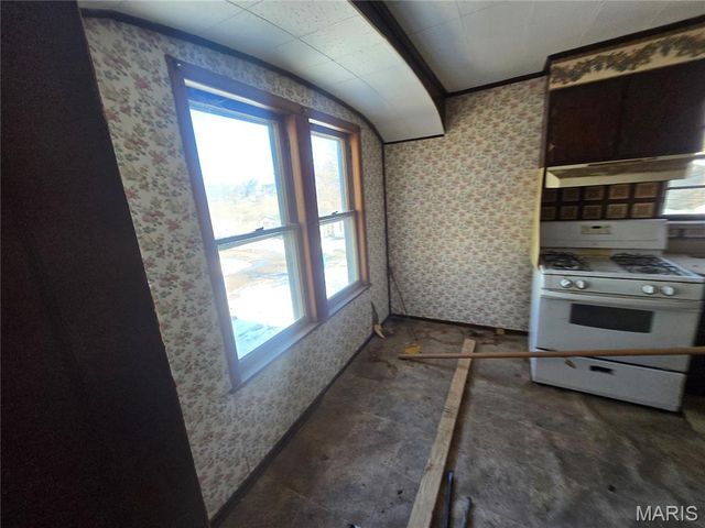 8834 Tyrell Drive, St Louis, MO 63136