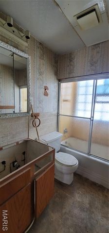 8834 Tyrell Drive, St Louis, MO 63136