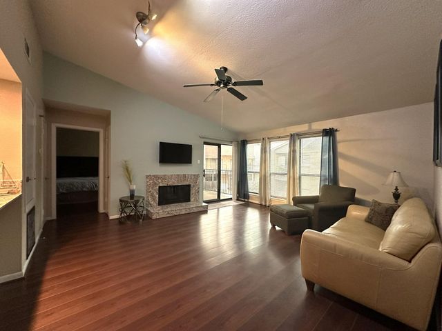 8100 Cambridge Street 32, Houston, TX 77054