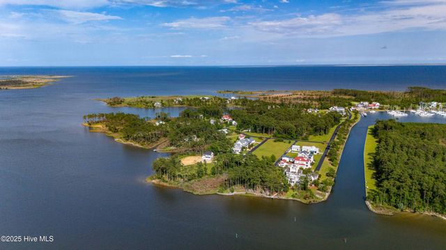 88 Oyster Point Road, Oriental, NC 28571