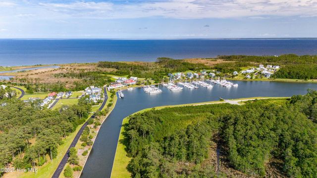 88 Oyster Point Road, Oriental, NC 28571