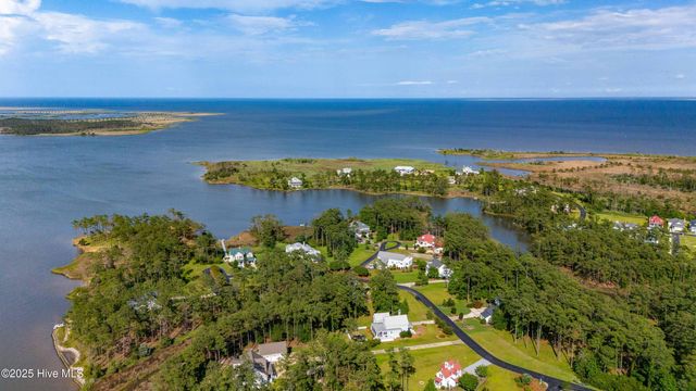 88 Oyster Point Road, Oriental, NC 28571