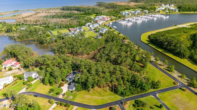 88 Oyster Point Road, Oriental, NC 28571