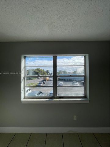 13685 NE 10th Ave 210, North Miami, FL 33161