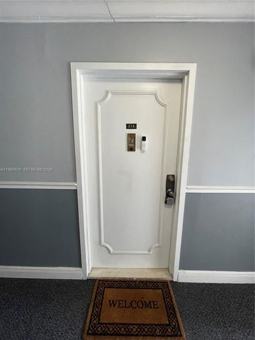 13685 NE 10th Ave 210, North Miami, FL 33161