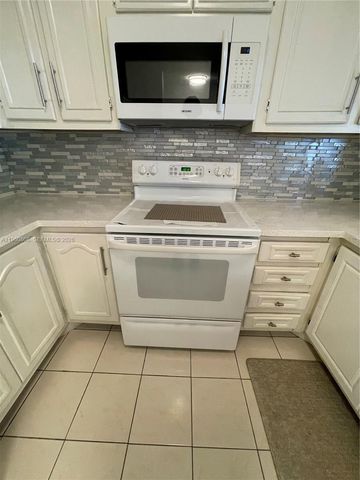 13685 NE 10th Ave 210, North Miami, FL 33161