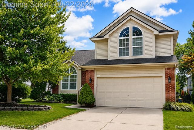 6473 Lake Meadow Drive, Waterford Charter Township, MI 48327