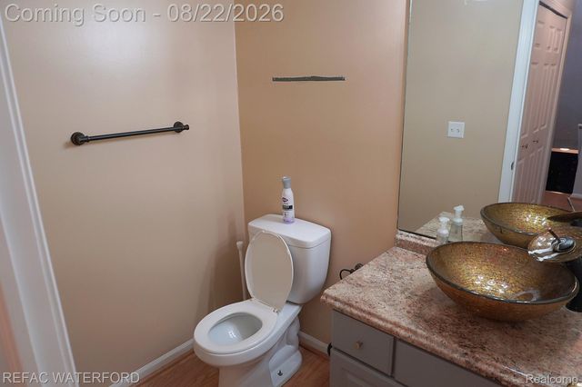 6473 Lake Meadow Drive, Waterford Charter Township, MI 48327