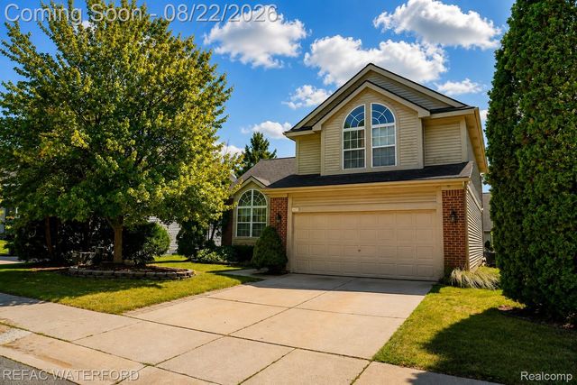 6473 Lake Meadow Drive, Waterford Charter Township, MI 48327