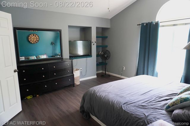6473 Lake Meadow Drive, Waterford Charter Township, MI 48327