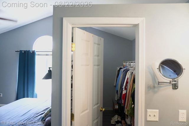 6473 Lake Meadow Drive, Waterford Charter Township, MI 48327