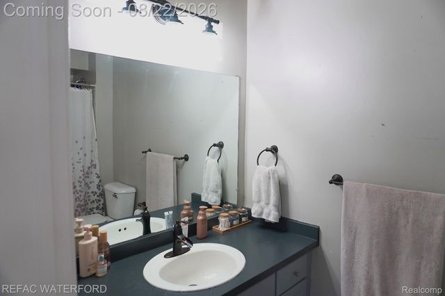 6473 Lake Meadow Drive, Waterford Charter Township, MI 48327