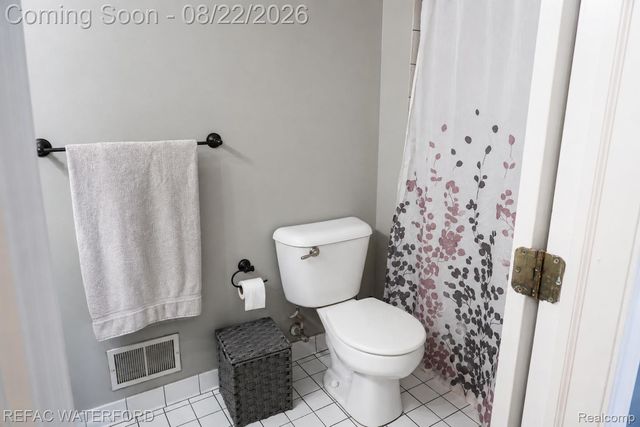 6473 Lake Meadow Drive, Waterford Charter Township, MI 48327