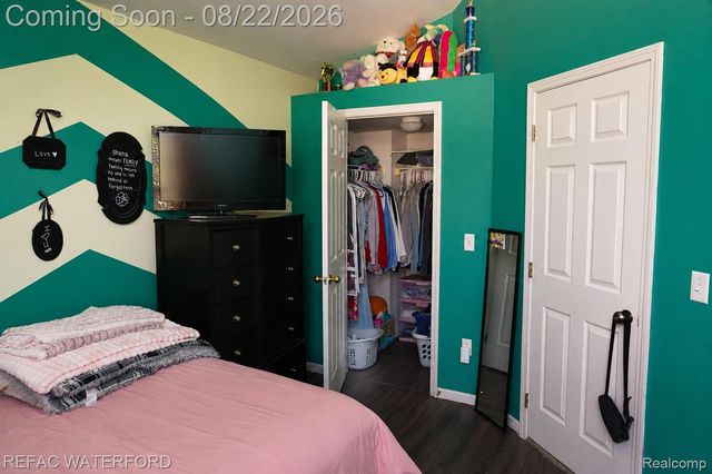 6473 Lake Meadow Drive, Waterford Charter Township, MI 48327
