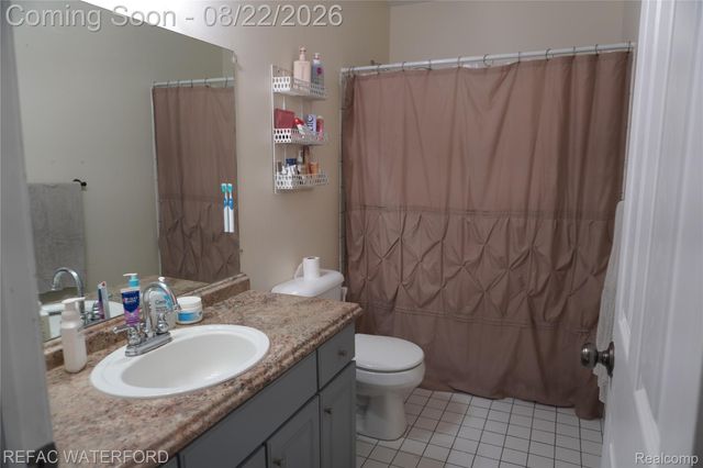 6473 Lake Meadow Drive, Waterford Charter Township, MI 48327