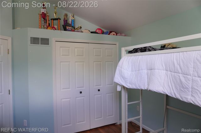 6473 Lake Meadow Drive, Waterford Charter Township, MI 48327