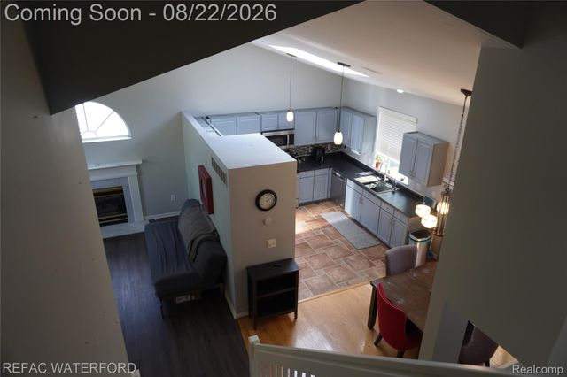 6473 Lake Meadow Drive, Waterford Charter Township, MI 48327