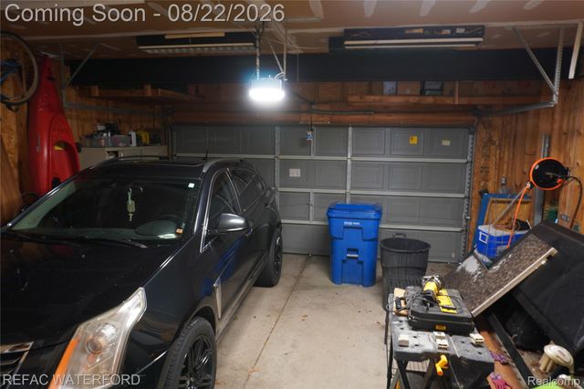 6473 Lake Meadow Drive, Waterford Charter Township, MI 48327